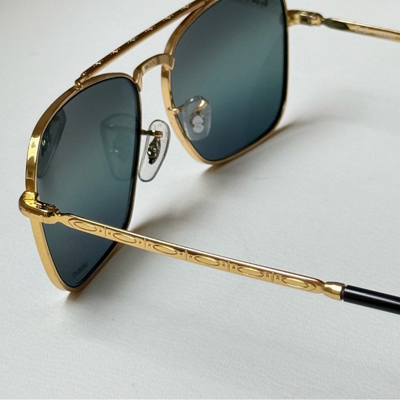 Ray-Ban New Caravan Chromance (Polarized) Blue lenses w/ Gold Frame - Picture 3 of 8